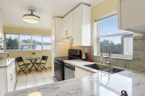 Copropriété à vendre à Tamarac, Floride: 2 chambres, 99.87 m2 № 1985980 - photo 4