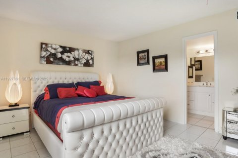 Copropriété à vendre à Tamarac, Floride: 2 chambres, 99.87 m2 № 1985980 - photo 12