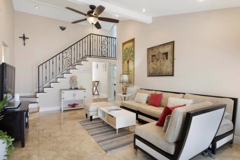 House in West Palm Beach, Florida 3 bedrooms, 157.93 sq.m. № 2169483 - photo 2