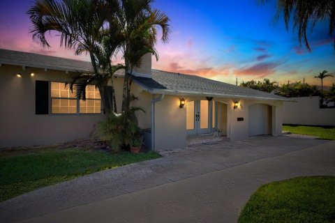 House in West Palm Beach, Florida 3 bedrooms, 157.93 sq.m. № 2169483 - photo 29