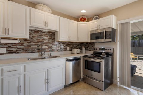 House in West Palm Beach, Florida 3 bedrooms, 157.93 sq.m. № 2169483 - photo 8
