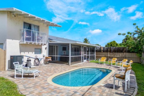 House in West Palm Beach, Florida 3 bedrooms, 157.93 sq.m. № 2169483