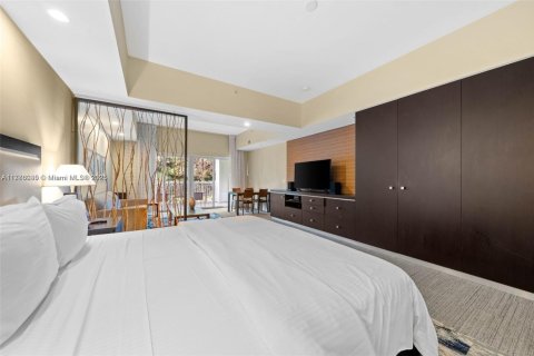 Condominio en venta en Doral, Florida, 1 dormitorio, 65.5 m2 № 2023071 - foto 6