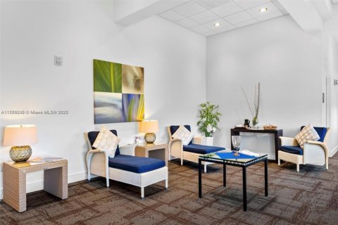 Condominio en Doral, Florida, 1 dormitorio  № 2023071