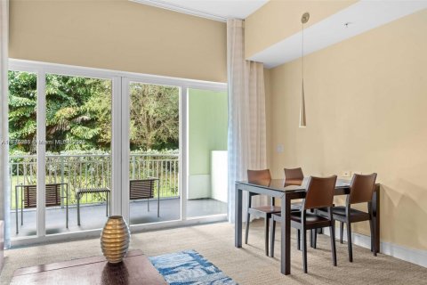 Condominio en venta en Doral, Florida, 1 dormitorio, 65.5 m2 № 2023071 - foto 4