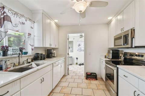House in Oldsmar, Florida 3 bedrooms, 154.22 sq.m. № 2157208 - photo 11