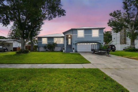 House in Oldsmar, Florida 3 bedrooms, 154.22 sq.m. № 2157208 - photo 2