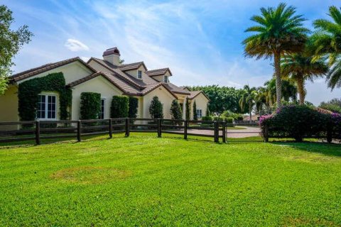 Снять в аренду коммерческую недвижимость в Веллингтон, Флорида 1 спальня, 55.93м2, № 919853 - фото 1