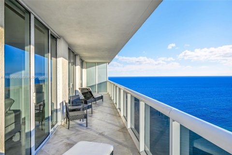 Condo in Hallandale Beach, Florida, 2 bedrooms  № 2052762 - photo 23