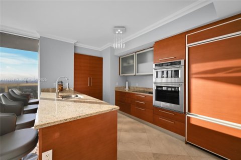 Condo in Hallandale Beach, Florida, 2 bedrooms  № 2052762 - photo 14