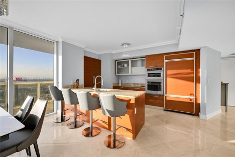 Condo in Hallandale Beach, Florida, 2 bedrooms  № 2052762 - photo 13