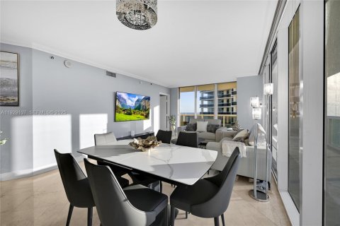 Condo in Hallandale Beach, Florida, 2 bedrooms  № 2052762 - photo 4