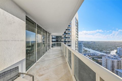Condo in Hallandale Beach, Florida, 2 bedrooms  № 2052762 - photo 28