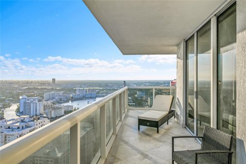 Condo in Hallandale Beach, Florida, 2 bedrooms  № 2052762 - photo 22