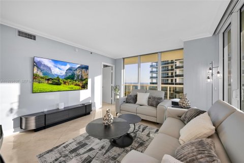 Condo in Hallandale Beach, Florida, 2 bedrooms  № 2052762 - photo 9