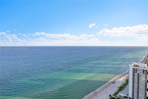 Condo in Hallandale Beach, Florida, 2 bedrooms  № 2052762