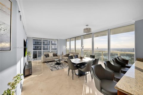 Condo in Hallandale Beach, Florida, 2 bedrooms  № 2052762 - photo 5