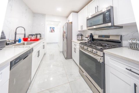 Casa en venta en Miami Gardens, Florida, 3 dormitorios, 147.25 m2 № 2031878 - foto 11