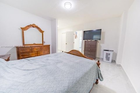 Casa en venta en Miami Gardens, Florida, 3 dormitorios, 147.25 m2 № 2031878 - foto 17