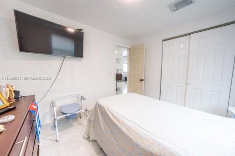 Casa en venta en Miami Gardens, Florida, 3 dormitorios, 147.25 m2 № 2031878 - foto 27