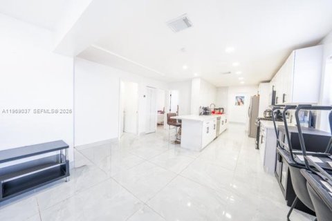 Casa en venta en Miami Gardens, Florida, 3 dormitorios, 147.25 m2 № 2031878 - foto 7