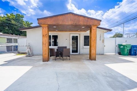 Casa en venta en Miami Gardens, Florida, 3 dormitorios, 147.25 m2 № 2031878 - foto 2