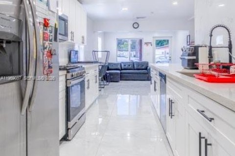 Casa en venta en Miami Gardens, Florida, 3 dormitorios, 147.25 m2 № 2031878 - foto 13