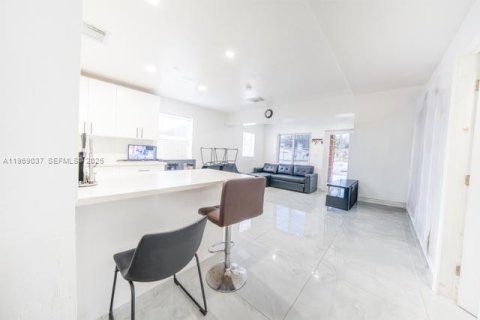 Casa en venta en Miami Gardens, Florida, 3 dormitorios, 147.25 m2 № 2031878 - foto 25