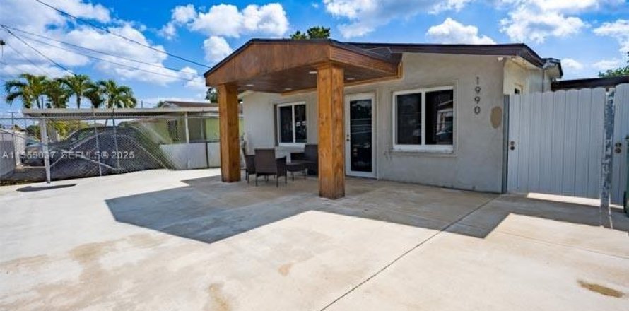 Casa en Miami Gardens, Florida 3 dormitorios, 147.25 m2 № 2031878