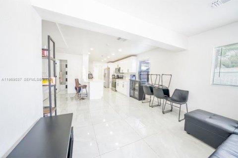 Casa en venta en Miami Gardens, Florida, 3 dormitorios, 147.25 m2 № 2031878 - foto 6