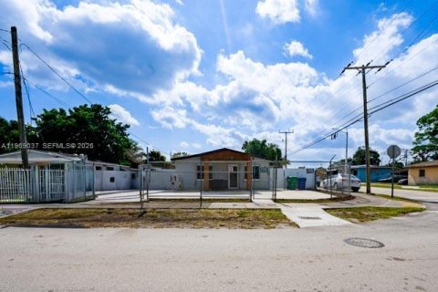 Casa en venta en Miami Gardens, Florida, 3 dormitorios, 147.25 m2 № 2031878 - foto 5