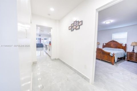 Casa en venta en Miami Gardens, Florida, 3 dormitorios, 147.25 m2 № 2031878 - foto 12