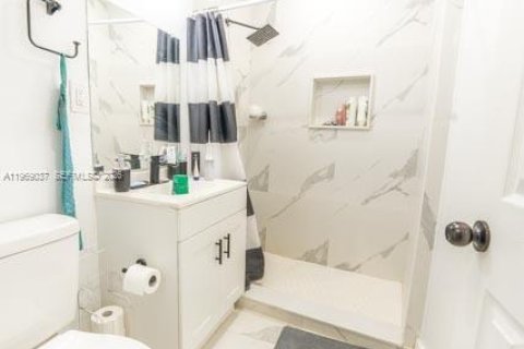 Casa en venta en Miami Gardens, Florida, 3 dormitorios, 147.25 m2 № 2031878 - foto 21