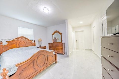 Casa en venta en Miami Gardens, Florida, 3 dormitorios, 147.25 m2 № 2031878 - foto 18