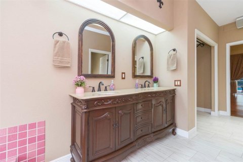 House in Tampa, Florida 4 bedrooms, 290.04 sq.m. № 1829324 - photo 22