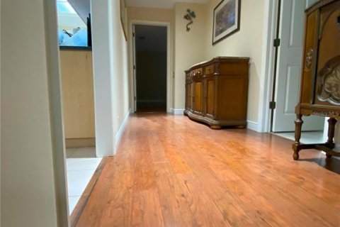 House in Tampa, Florida 4 bedrooms, 290.04 sq.m. № 1829324 - photo 30