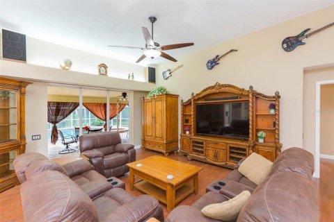 House in Tampa, Florida 4 bedrooms, 290.04 sq.m. № 1829324 - photo 6