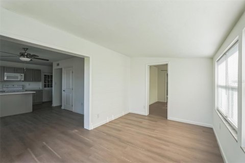 Villa ou maison à vendre à North Port, Floride: 2 chambres, 119.57 m2 № 1908746 - photo 19
