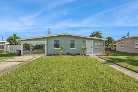 Villa ou maison à vendre à North Port, Floride: 2 chambres, 119.57 m2 № 1908746 - photo 1