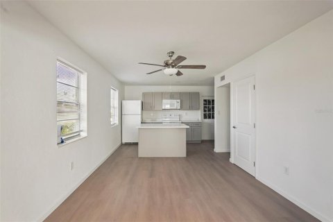 Villa ou maison à vendre à North Port, Floride: 2 chambres, 119.57 m2 № 1908746 - photo 9