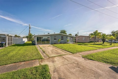 Villa ou maison à vendre à North Port, Floride: 2 chambres, 119.57 m2 № 1908746 - photo 2