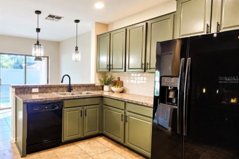 Villa ou maison à louer à Tampa, Floride: 3 chambres, 145.67 m2 № 2431934 - photo 2