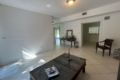 Casa en venta en Miami, Florida, 3 dormitorios, 169.64 m2 № 1940987 - foto 8