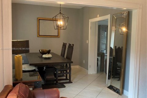 Casa en venta en Miami, Florida, 3 dormitorios, 169.64 m2 № 1940987 - foto 12