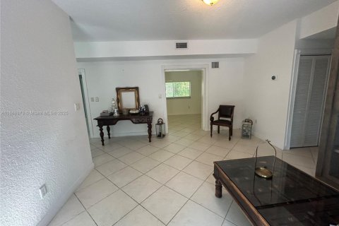 Casa en venta en Miami, Florida, 3 dormitorios, 169.64 m2 № 1940987 - foto 7