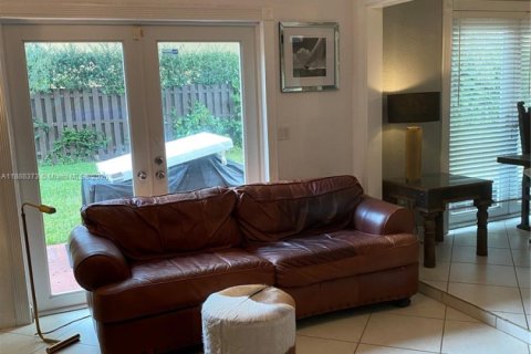 Casa en venta en Miami, Florida, 3 dormitorios, 169.64 m2 № 1940987 - foto 10