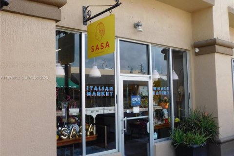 Commercial property in Hollywood, Florida № 2031376 - photo 2