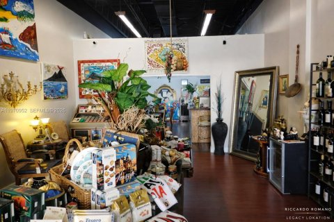 Commercial property in Hollywood, Florida № 2031376 - photo 4