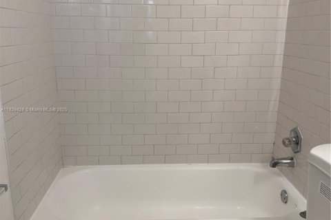 Apartment in Fort Lauderdale, Florida 2 bedrooms, 60.57 sq.m. № 1960495 - photo 12