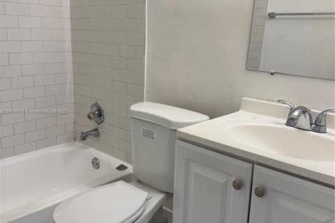 Apartment in Fort Lauderdale, Florida 2 bedrooms, 60.57 sq.m. № 1960495 - photo 13